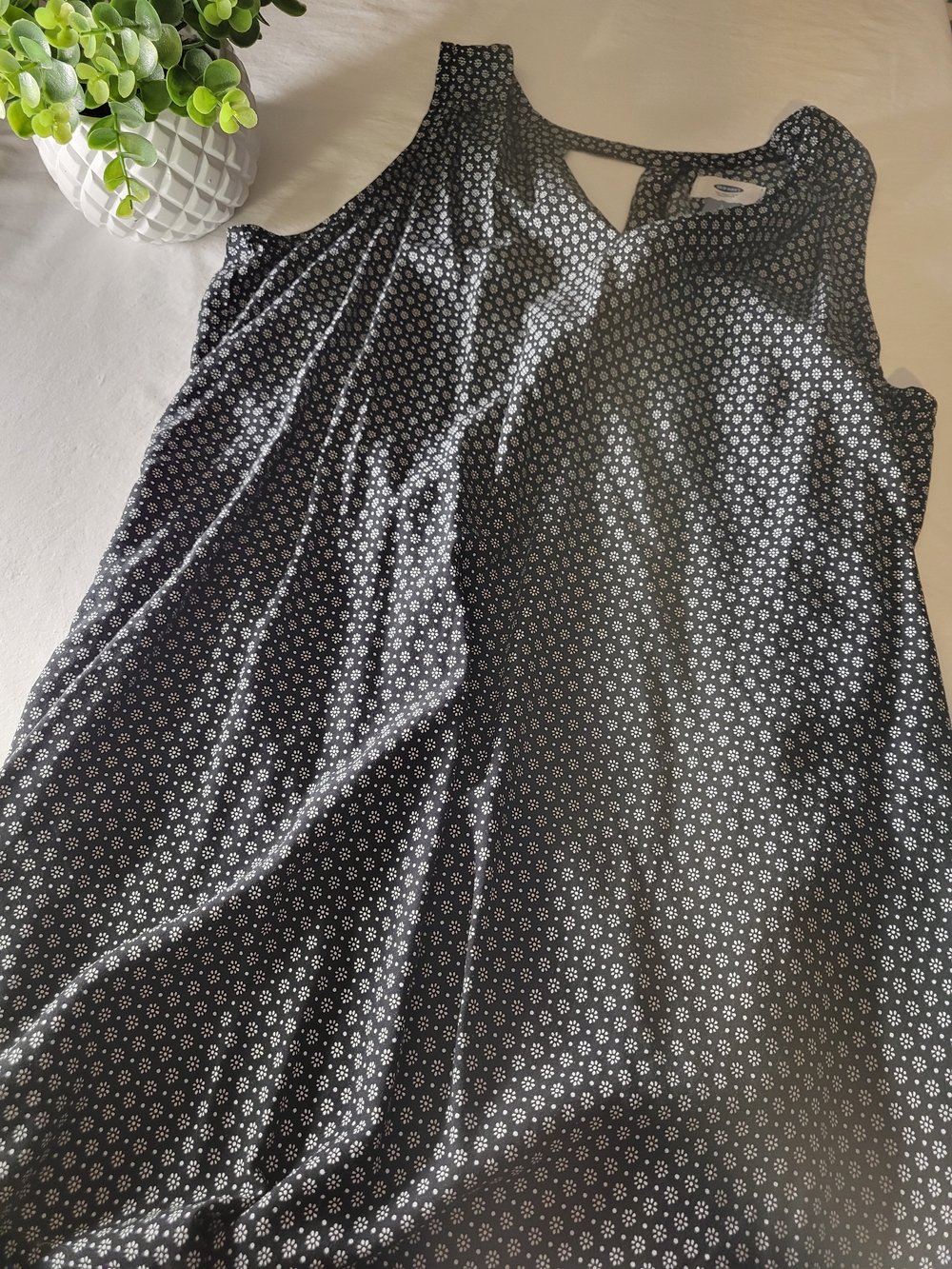 Old Navy Black Floral Keyhole Tank